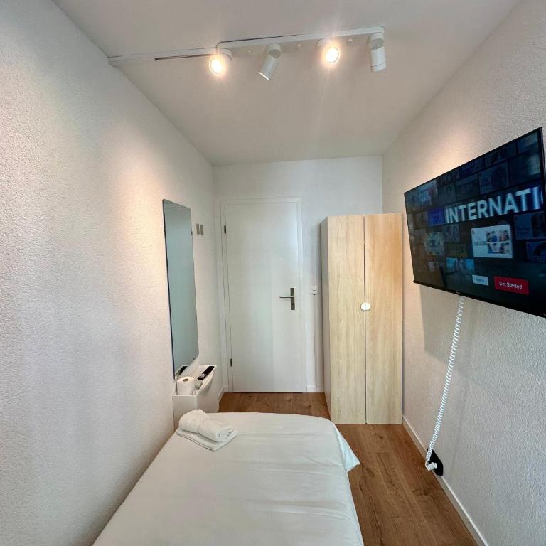 Private & Shared Stays in Lausanne - Camera Singola Standard con Bagno in Comune - 5