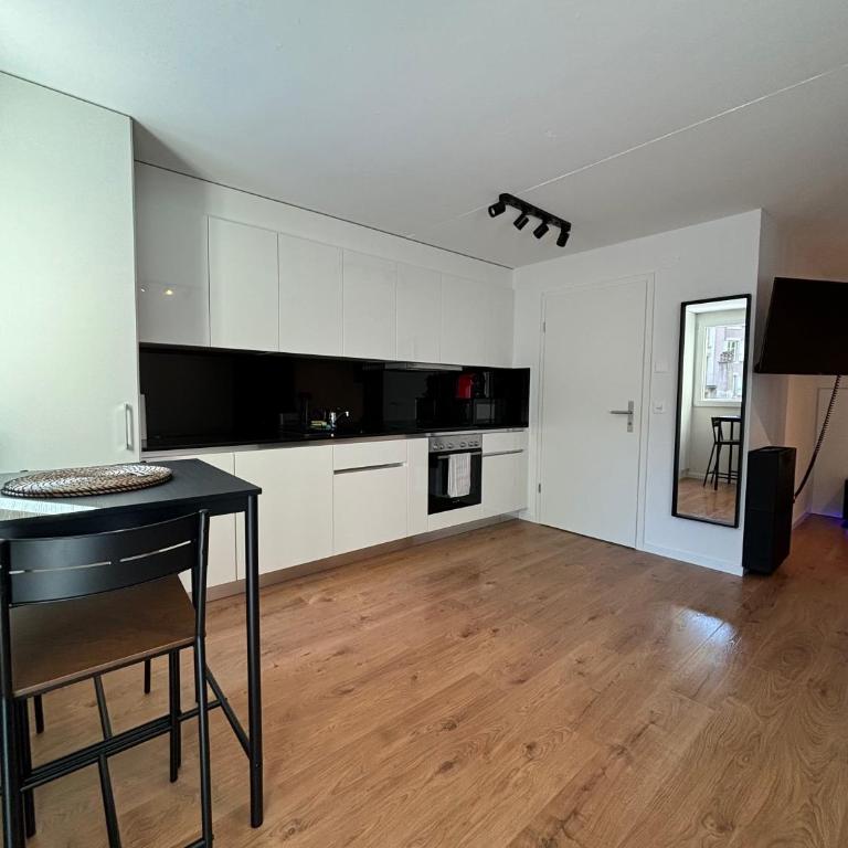 Private & Shared Stays in Lausanne - Camera Matrimoniale con Bagno Privato - 6