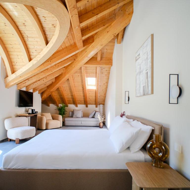 Sky Room Square View - 3 min walk to Bernina Express - Junior Suite with Mountain View - 13