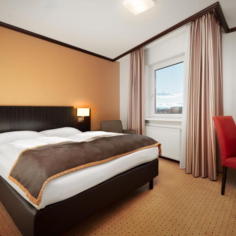 Trans World Hotel Donauwelle - Komfort Zimmer mit Queensize-Bett - 2