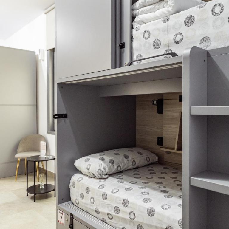 Leevin Stay Hostel - Bed in 8-Bed Mixed Dormitory Room - 3