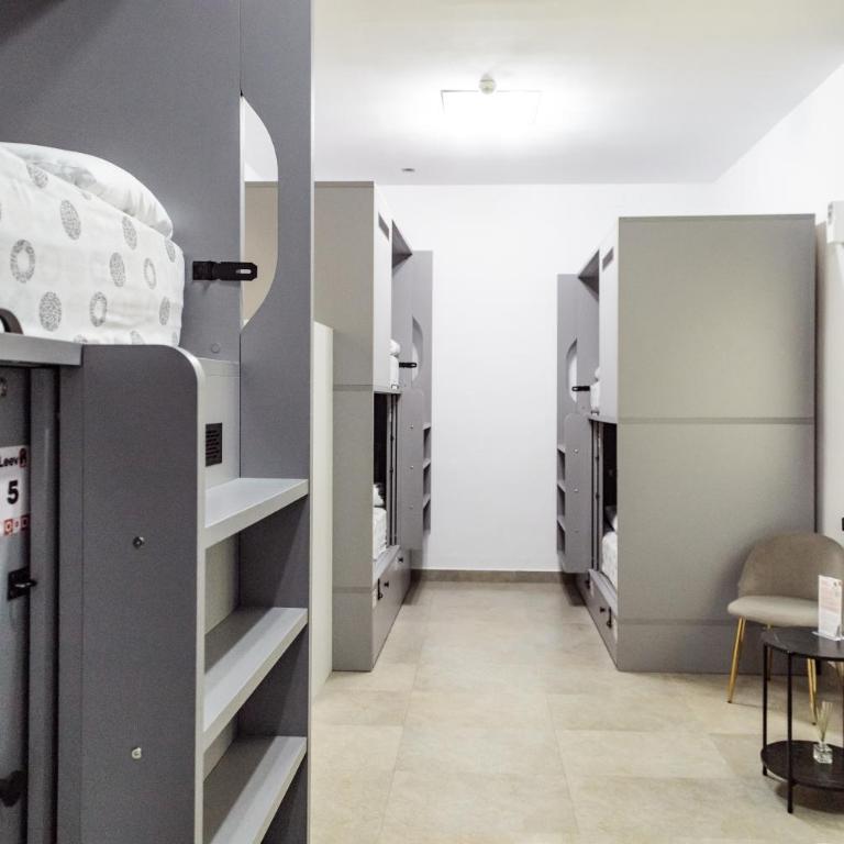 Leevin Stay Hostel - Bed in 8-Bed Mixed Dormitory Room - 4