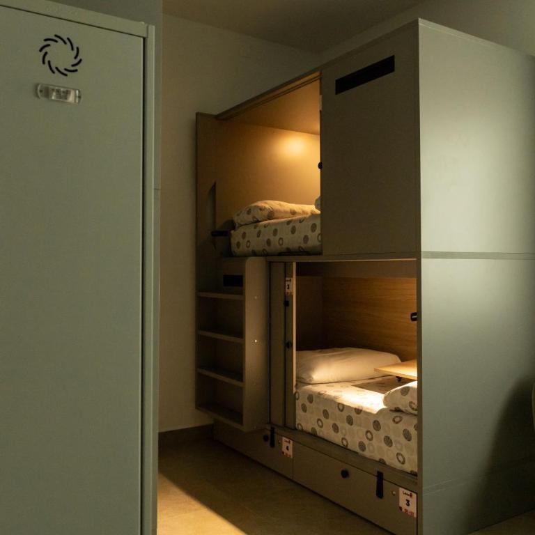 Leevin Stay Hostel - Bed in 8-Bed Mixed Dormitory Room - 6