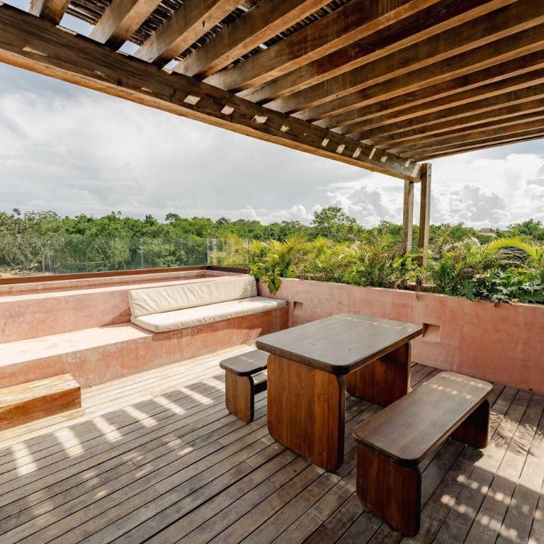 Modern 3BR Villa with 2 Pools & Rooftop Lounge - Villa - 33