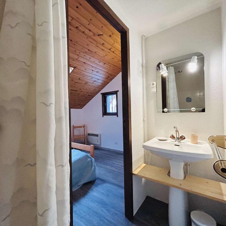 Spacieux Triplex 4 pièces, 7 couchages, proche pistes, parking, calme - Appartement 3 Chambres - 18