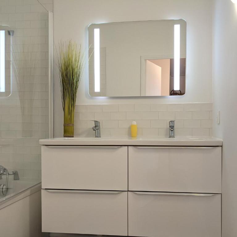 Cosy Iris- T4 - Avec Balcon & Parking gratuit - Appartement 3 Chambres - 16