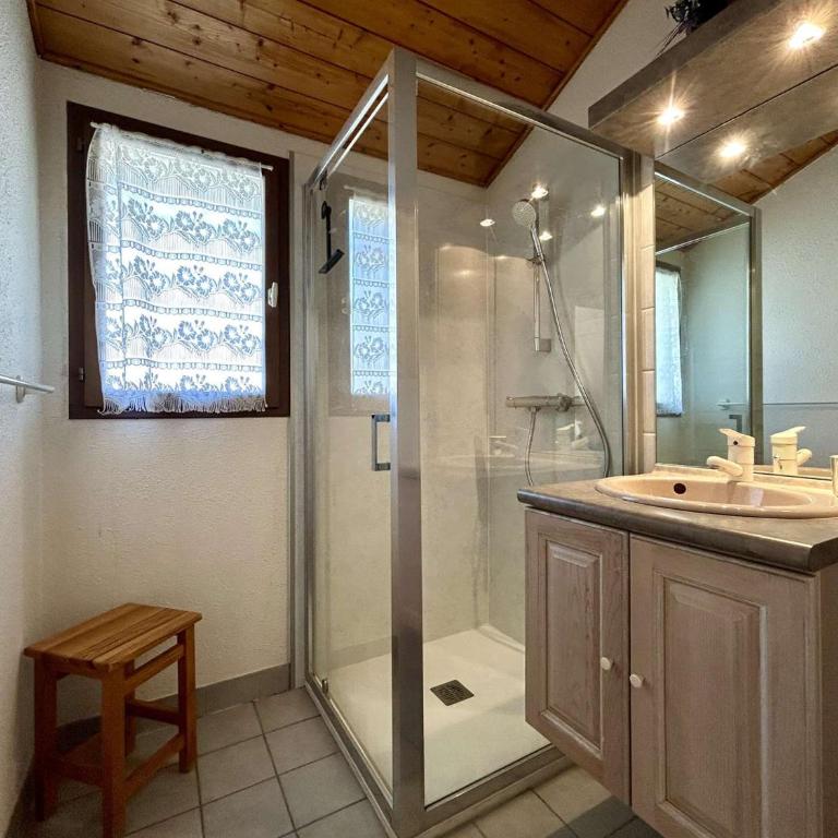 Chalet en Duplex 10 Pers. avec Terrasse/Jardin, Proche Pistes – La Salle les Alpes - Maison 3 Chambres - 26