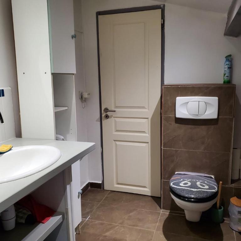 Chambre climatisée avec piscine près de la mer - Chambre Double avec Salle de Bains Privative - 4