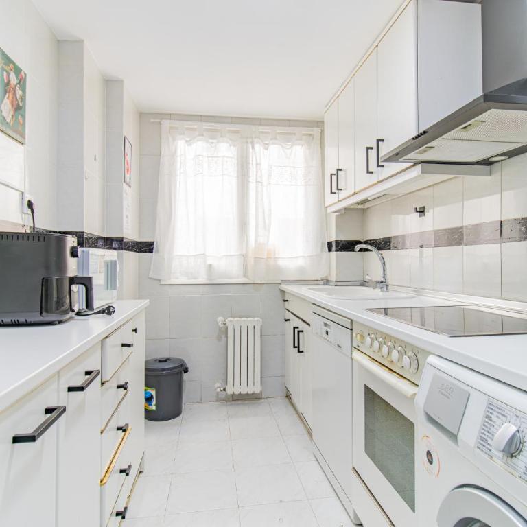 Your Large Family Apartment in Zaragoza - Apartamento de 4 dormitorios con balcón - 14