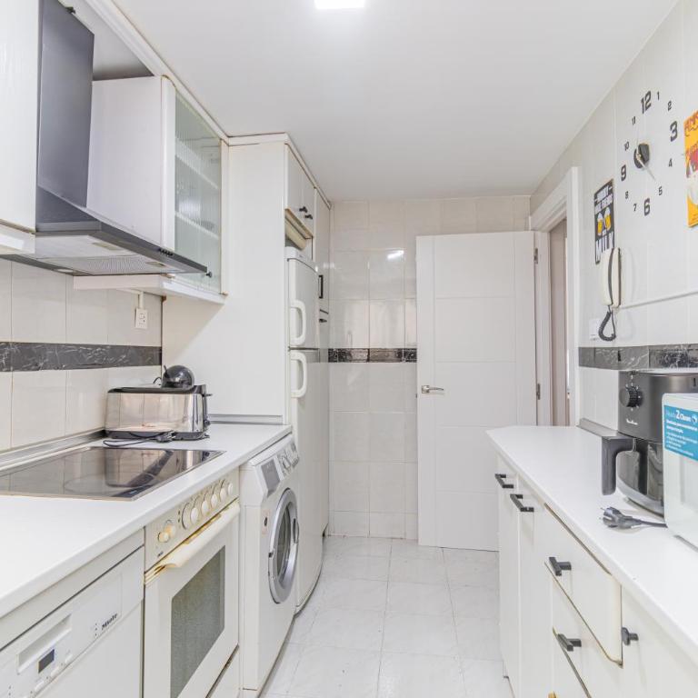 Your Large Family Apartment in Zaragoza - Apartamento de 4 dormitorios con balcón - 12