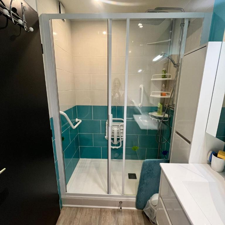 Appartement RDC 4 personnes, plein centre et face parc d'Uriage, proche termes - Appartement 1 Chambre - 2