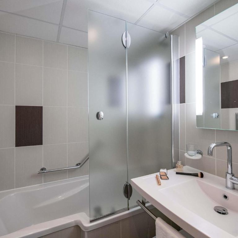 ibis Styles Nice Aéroport Arenas - Suite Familiale Standard avec 2 Chambres Communicantes - 2