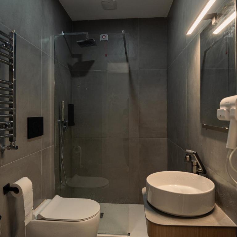 Hostel INN PETRELLA - Double Room with Private Bathroom - 6