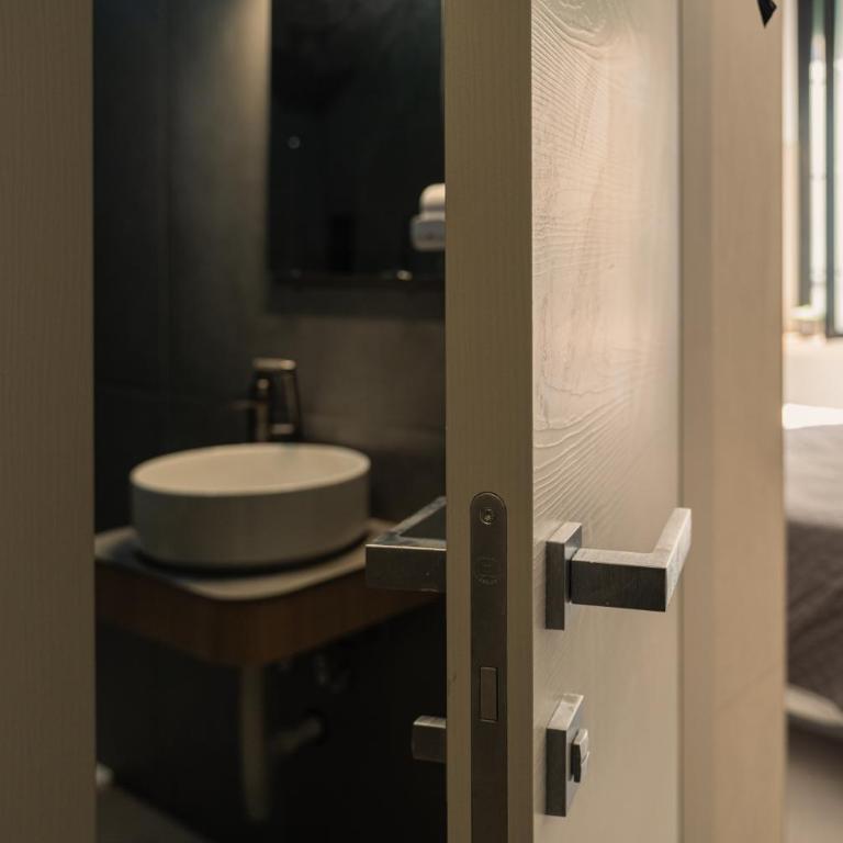 Hostel INN PETRELLA - Double Room with Private Bathroom - 7