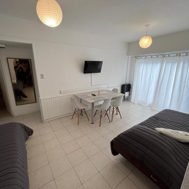 Check and Home - Tucuman II - 4 Huéspedes en Zona Centro con Terraza y Cochera - One-Bedroom Apartment with Terrace - 4