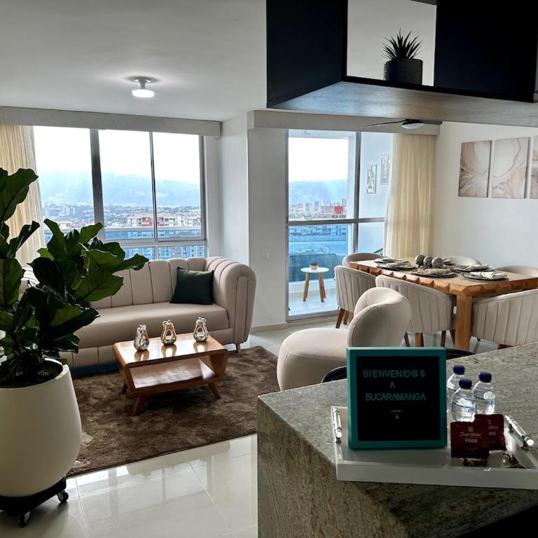 Luxur Skyline Germania en Bucaramanga - Three-Bedroom Apartment - 1