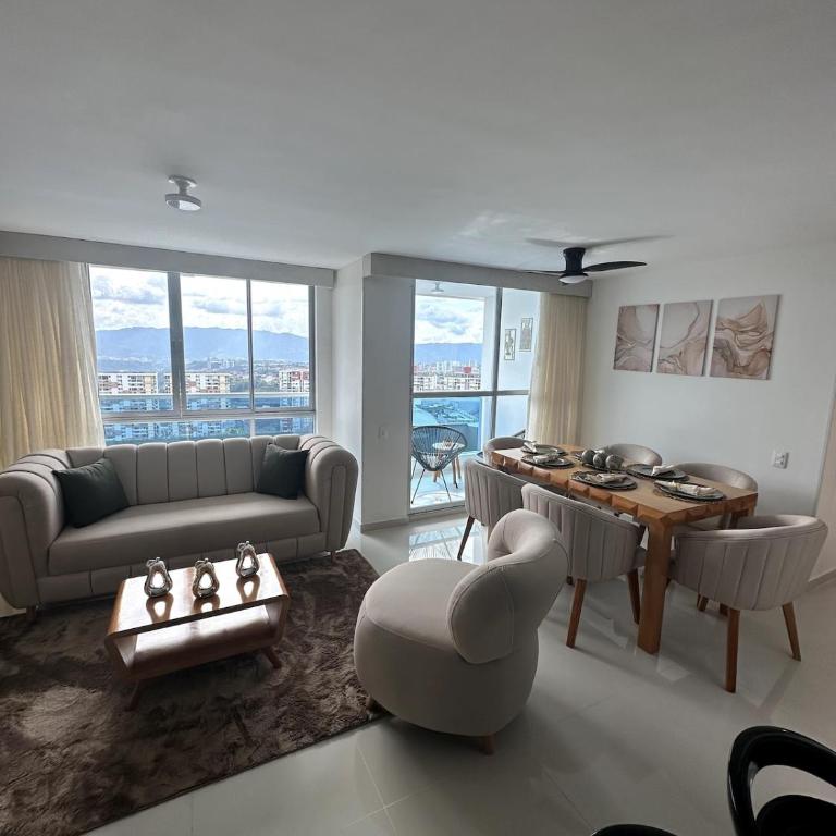 Luxur Skyline Germania en Bucaramanga - Three-Bedroom Apartment - 6