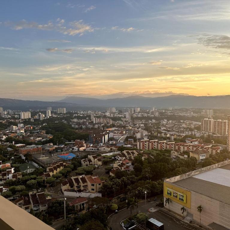 Luxur Skyline Germania en Bucaramanga - Three-Bedroom Apartment - 35