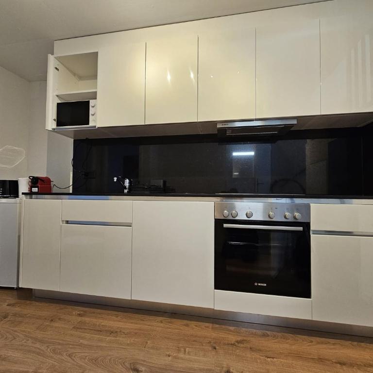 Private & Shared Stays in Lausanne - Camera Singola Standard con Bagno in Comune - 3