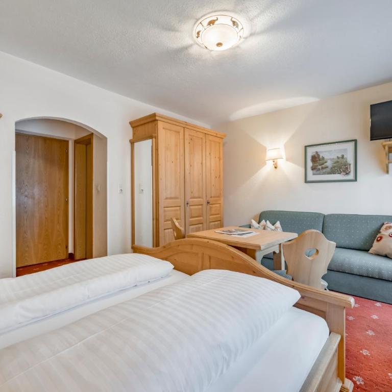 Pension Almrausch - Dreibettzimmer - 8