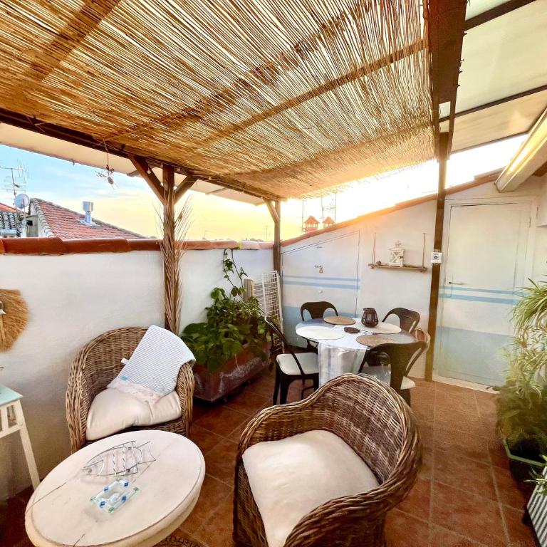 Joli cocon sous les toits au cœur de Vence et sa charmante terrasse tropezienne - Appartement 1 Chambre - 35