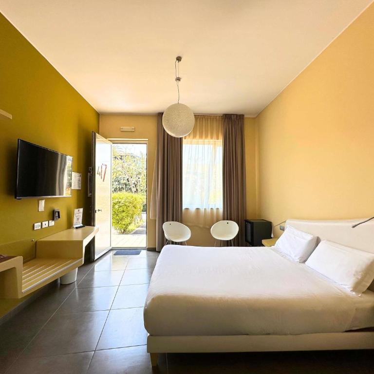 ibis Styles Catania Acireale - Camera Queen Classic con Vista Montagna - 1