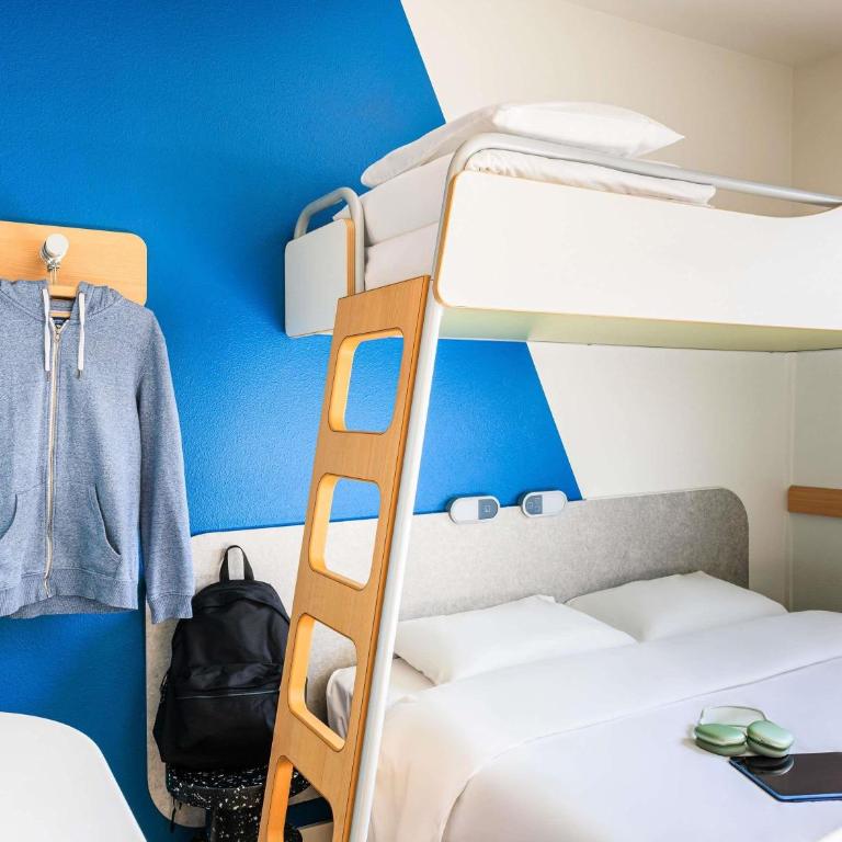 Ibis budget Lausanne-Bussigny - Dreibettzimmer mit 1 Doppelbett und 1 Etagenbett - 1
