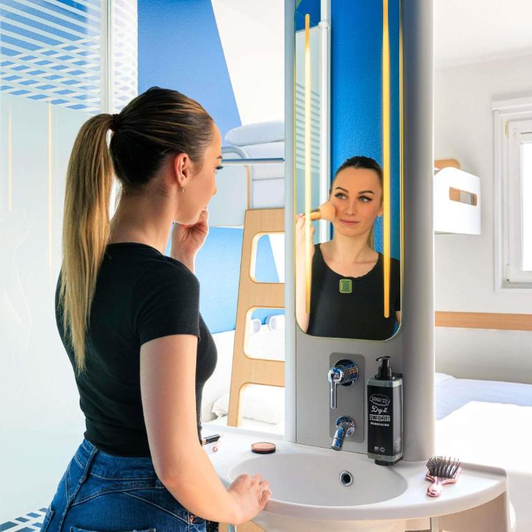 Ibis budget Lausanne-Bussigny - Dreibettzimmer mit 1 Doppelbett und 1 Etagenbett - 5