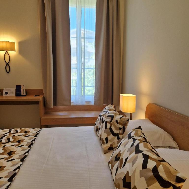 Hotel Le Saint Paul - Chambre Double - Vue sur Jardin - Bâtiment Annexe - accès par les escaliers - 2