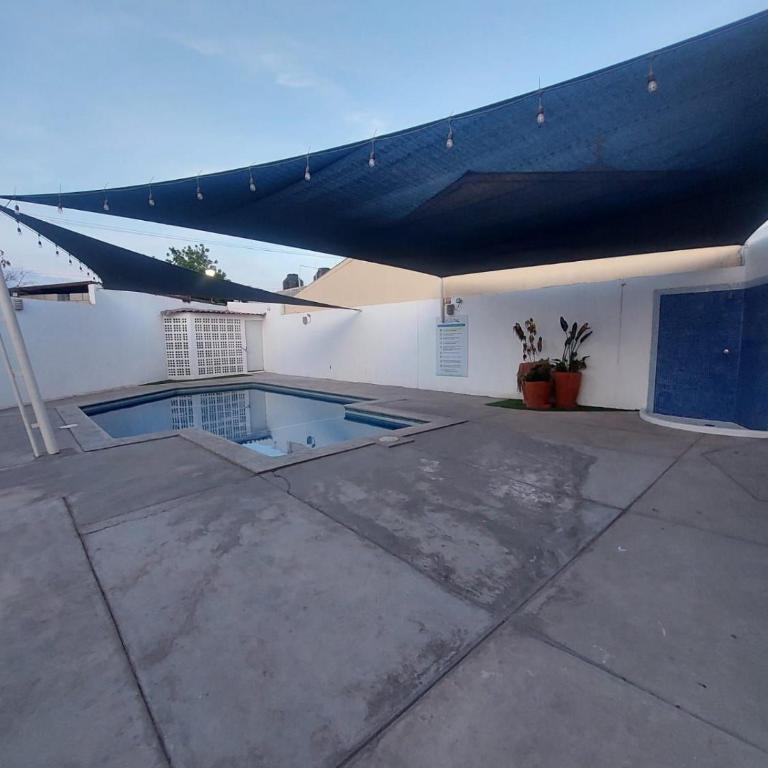 Residencia en Privada con Casa Club y Alberca - Casa de 3 dormitorios - 35