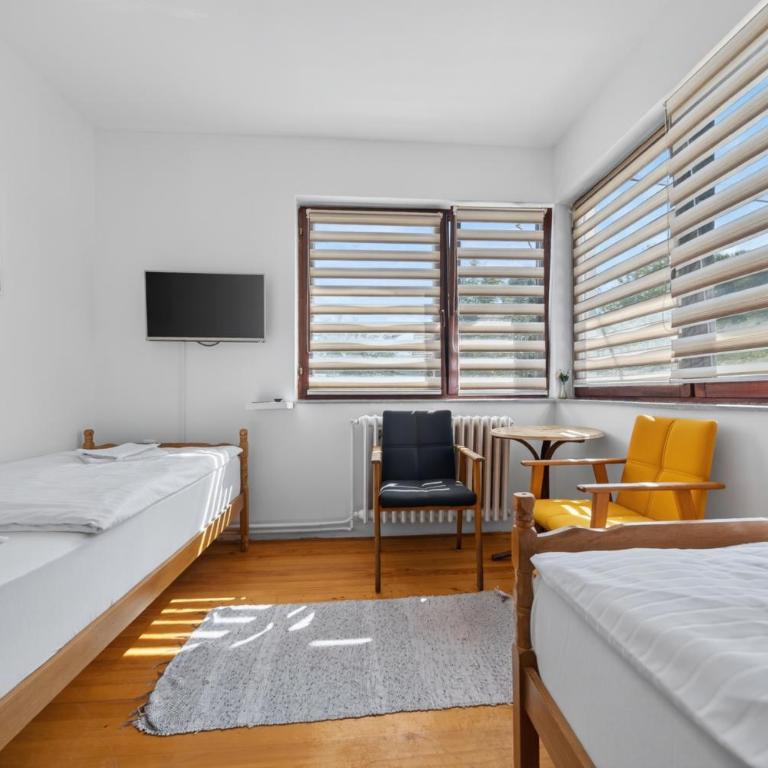 Apartman GM-sobe-Pale Near Jahorina & Sarajevo, Private Parking - Four-Bedroom Apartment - 23