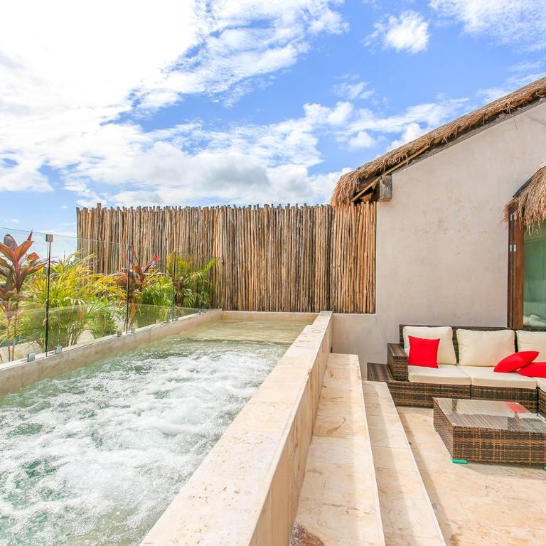 Eco-chic Design Condos Wrapped in Nature's Elements by Stella Rentals - Apartamento Ático - 1