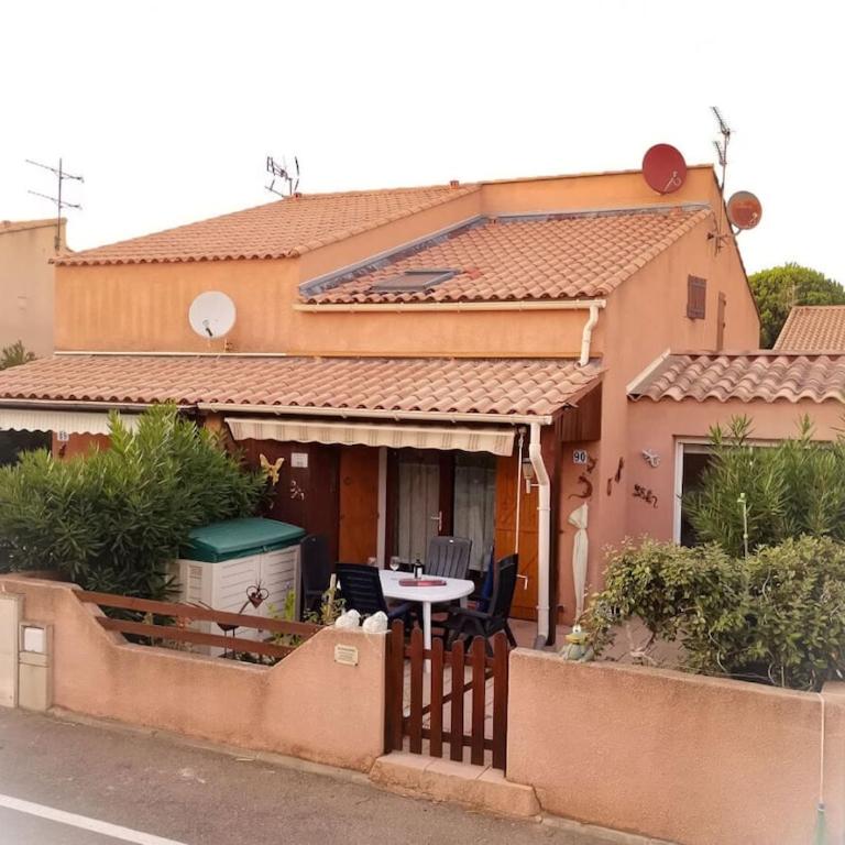 Holiday home in Gruissan with swimming pool - Two-Bedroom Holiday Home - 1