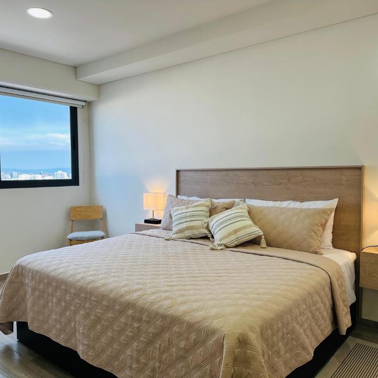 Modern 2BR Condo in Providencia, City Views, Pool & Gym - Two-Bedroom Deluxe Apartment with Balcony - 10