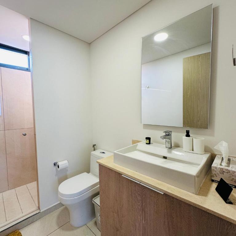 Modern 2BR Condo in Providencia, City Views, Pool & Gym - Two-Bedroom Deluxe Apartment with Balcony - 14