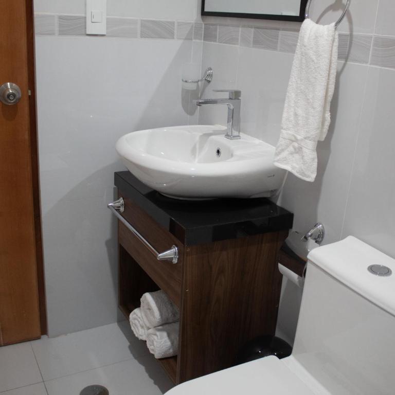 Luxotel Business Chincha - Large Single Room - 4