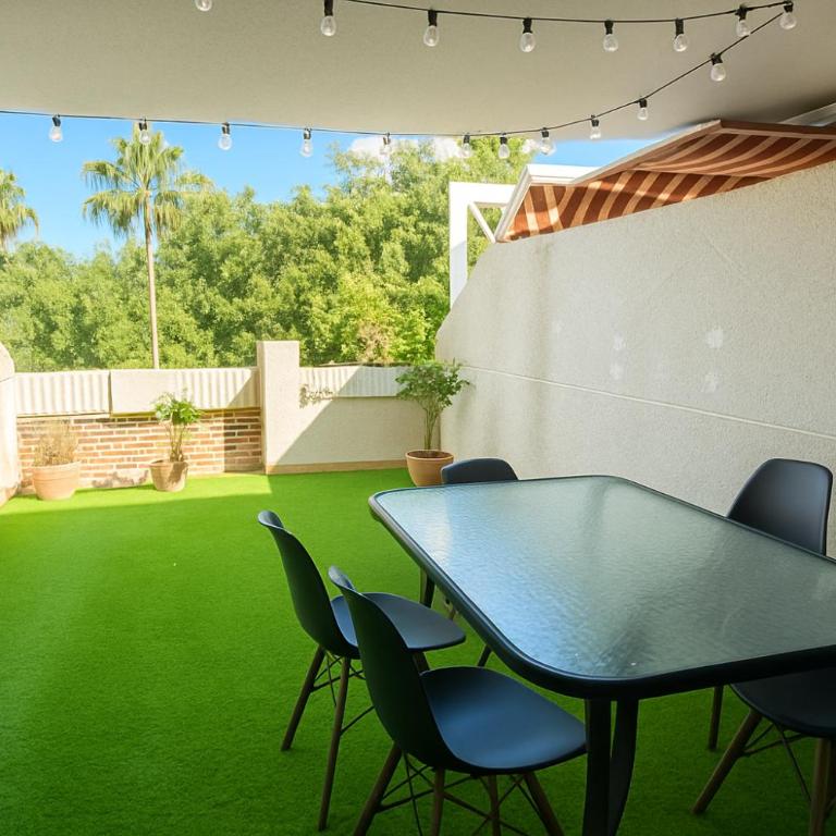 Alhambra Tropical - Terraza Oasis Smart TV y Relax a 7min de la Playa - Apartamento de 2 dormitorios - 1