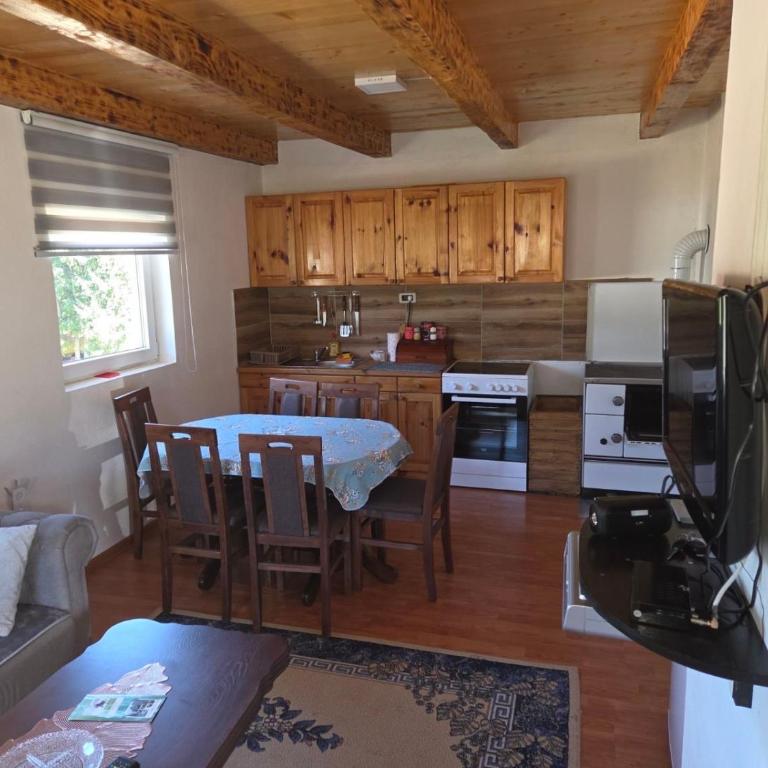Kuća na Metaljci - Four-Bedroom House - 3