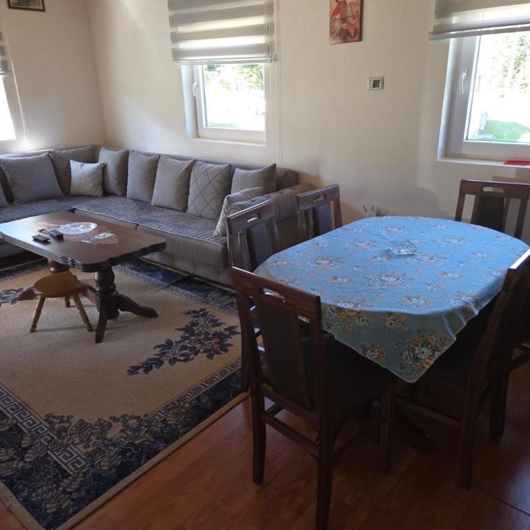 Kuća na Metaljci - Four-Bedroom House - 4