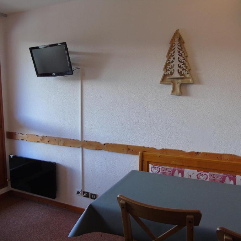 Studio cosy à 100m des pistes et commerces, balcon, draps inclus, parking gratuit - FR-1-561-64 - Studio - 10