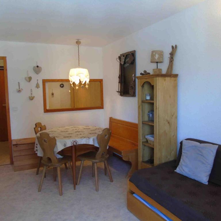 2 Pièces pour 4 pers. à Valfréjus près des pistes, balcon, parking gratuit - FR-1-561-12 - Appartement - 1