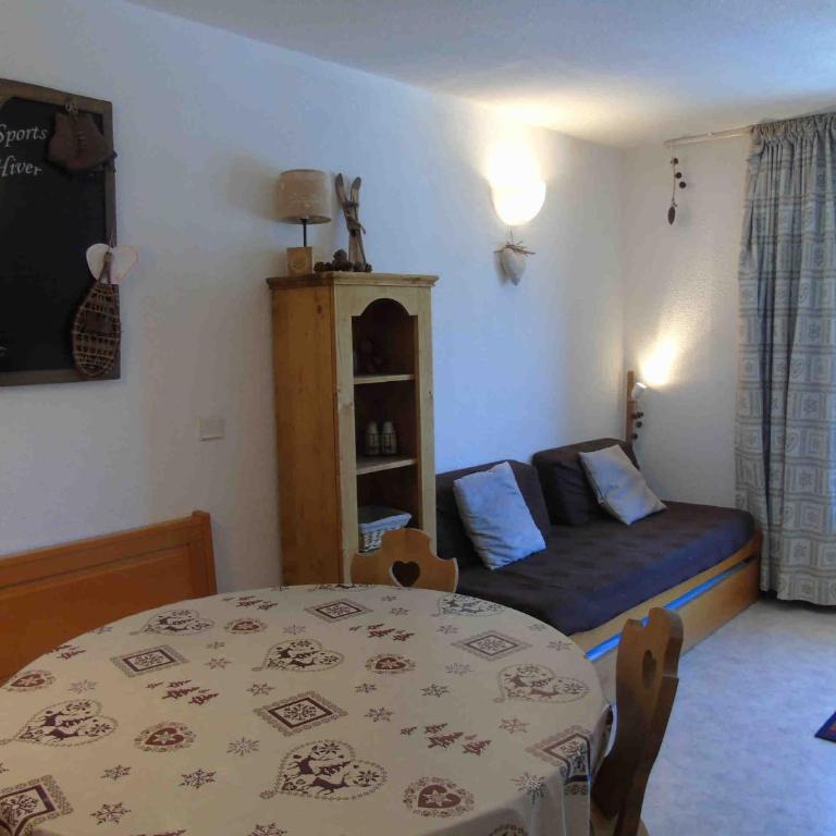 2 Pièces pour 4 pers. à Valfréjus près des pistes, balcon, parking gratuit - FR-1-561-12 - Appartement - 2