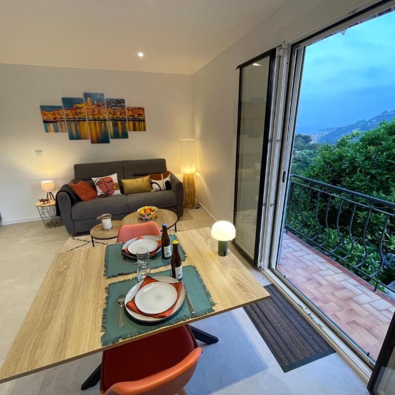 Studio indépendant - Entrée & terrasse privatives - Vue mer - Parking - Chambre Double Deluxe avec Balcon - Vue sur Mer - 12