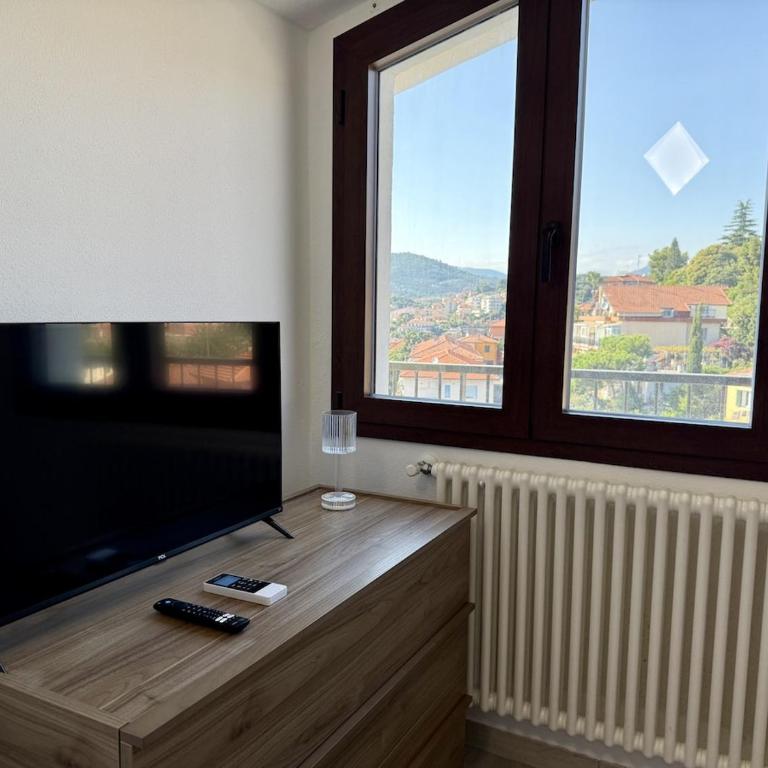HOST4U - Nuovo Appartamento con Ingresso Indipendente e Parcheggio Privato - Villa Catocce - Appartamento Attico - 24