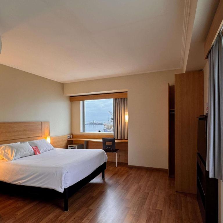 ibis Valparaiso - Habitación con cama grande y vistas al mar - 7
