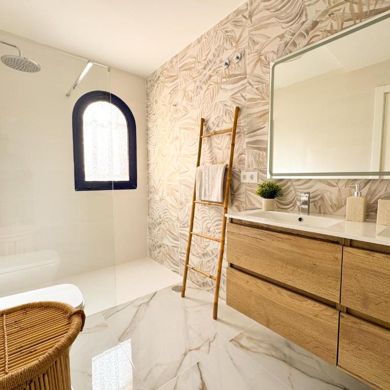 Oasis Beach Home Meloneras with jacuzzi - Four-Bedroom Vacation Home - 12