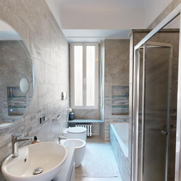 Wonderful downtown apartment-HD NETFLIX, KING-SIZE BED, two minutes' walk from metro - Appartamento Deluxe - 22