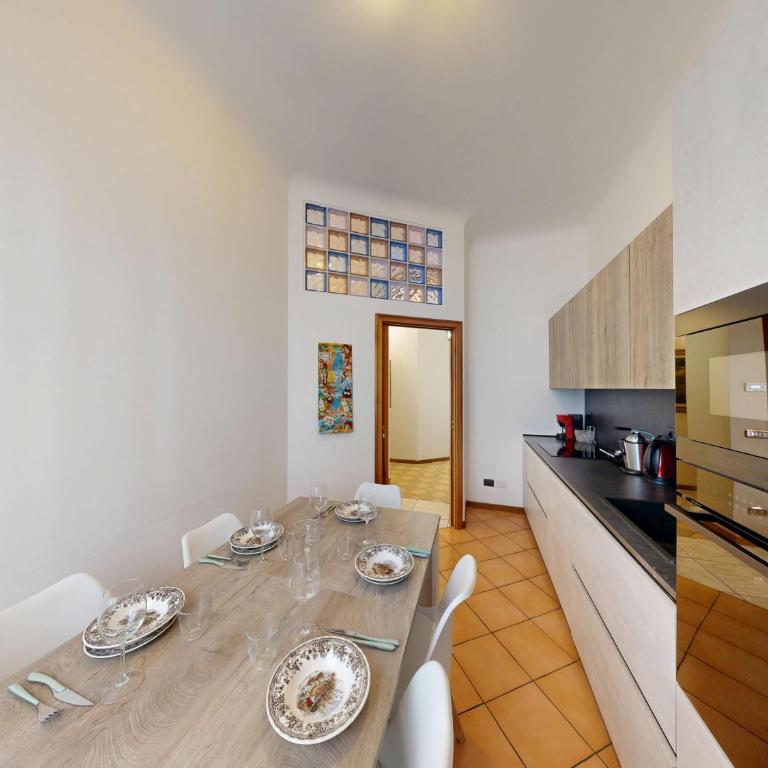 Wonderful downtown apartment-HD NETFLIX, KING-SIZE BED, two minutes' walk from metro - Appartamento Deluxe - 30