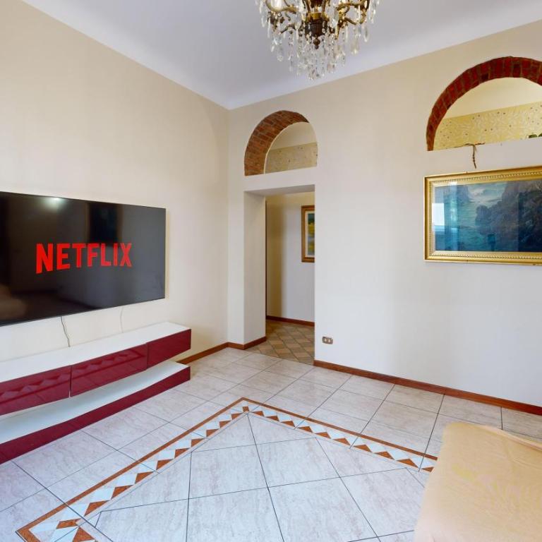 Wonderful downtown apartment-HD NETFLIX, KING-SIZE BED, two minutes' walk from metro - Appartamento Deluxe - 29