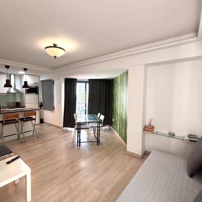Apartamento Puerto Marina - Apartamento con balcón - 12